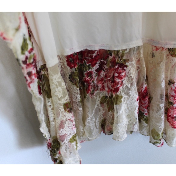 The Pyramid Collection Layered Floral Feminine Semi Sheer Top Medium - Picture 8 of 11